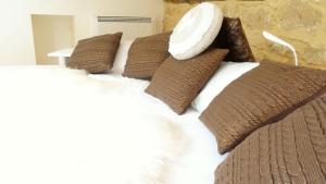 Maisons de vacances Au Pied du CHATEAU - 5 a 11 personnes - Baignade-canoe-piste cyclable a 100 m : photos des chambres