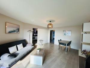 Trés bel appartement 4 personnes, vue mer, plage de Port Fontaine à 30m LOIZA