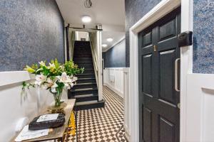 NEW! Elegant 1BR Home in Near City Centre