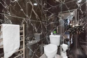 NEW! Elegant 1BR Home in Near City Centre