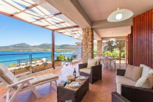 ClickSardegna Villa Flavia with seafront terrace in the Porto Conte Nature Park