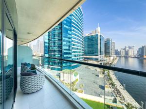 Ultra-Luxe Breathtaking Canal Views l Business Bay