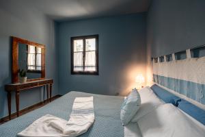 Corte Luna Solanas Luxury con vetrate e giardino