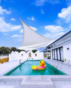 Ipoh Santorini Pool Villa 4BR 15pax by One Life Four Season Guesthouse