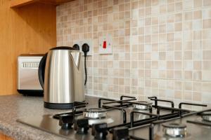 5 BR House With Driveway Parking for 2 & OffStreet