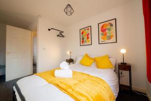 5 BR House With Driveway Parking for 2 & OffStreet