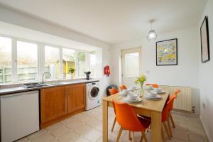 5 BR House With Driveway Parking for 2 & OffStreet