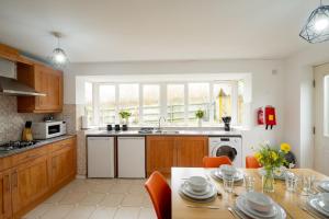 5 BR House With Driveway Parking for 2 & OffStreet