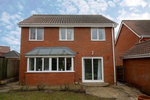 5 BR House With Driveway Parking for 2 & OffStreet