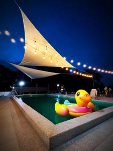 Ipoh Santorini Pool Villa 4BR 15pax by One Life Four Season Guesthouse