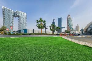 Vogue Vacation Homes, Al Wasl 1 Residences Near Zabeel Park and World Trade Centre, Two Bedroom Apartment with Balcony with City View, Access toAmenities, Walkable to Max Fashion Metro Station