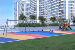 Vogue Vacation Homes, Al Wasl 1 Residences Near Zabeel Park and World Trade Centre, Two Bedroom Apartment with Balcony with City View, Access toAmenities, Walkable to Max Fashion Metro Station