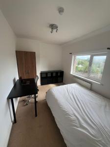 Winchester 5 bedroom near city and motorways