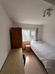 Winchester 5 bedroom near city and motorways