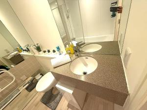 Cosy Two Bedroom Riverside Apartment