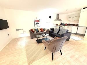 Cosy Two Bedroom Riverside Apartment