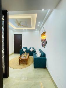 Modern 1BHK Near Chattarpur Farmhouses Kitchen