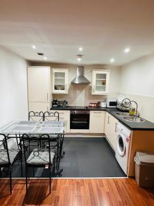 Entire 3 bedroom Apartment in Manchester