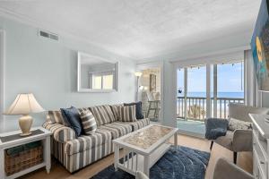 Pelicans Watch 303 - Oceanfront