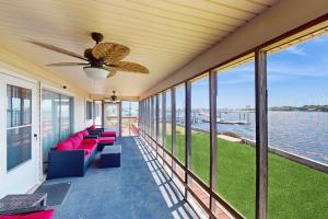 CB93 Waterfront Oasis