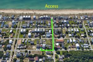 Coastal home with large deck, close to beach and local attractions