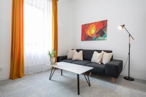 ALURE RESIDENCES 2 - 24h self check-in & private parking next to the apartment building included, CITY CENTER right on SNP Square in a quiet passage, new building, best deal in town