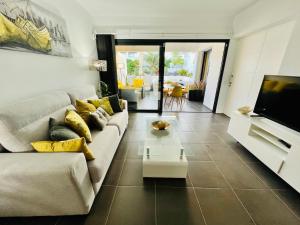 Apartamento Amarillo de Diseño con Jacuzzi Privado
