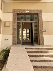 3BR Apartment 8 Min Airport, Free Parking & WiFi