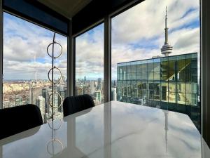Luxury 76 floor 2B2B Downtown Toronto Skyline View