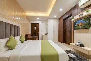 Hotel Seventh Heaven I Britannia Chowk Delhi I Couple Friendly I Value For Money I Free Parking Access