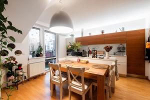 QUIET apartment with FREE parking & balcony