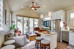 Walk to Bay and Pleasure Pier! Catalina Island Stay