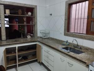 Casa bem localizada com piscina discreta