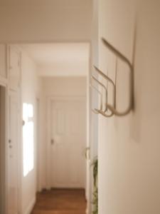 Bright & Spacious Top Floor 2-Bedroom Flat near Victoria Line