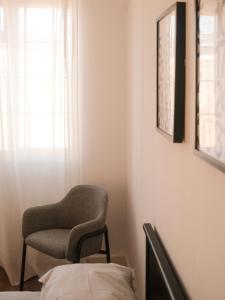 Bright & Spacious Top Floor 2-Bedroom Flat near Victoria Line