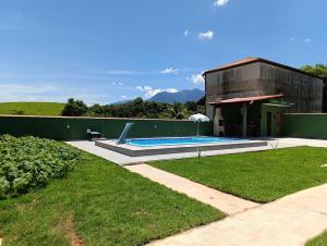 Casa em Penedo RJ com piscina