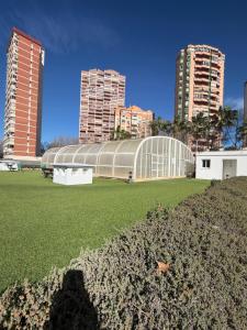 5 Estrellas Apartamento 2B con piscinas jardines pistas de pádel parque infantil etc