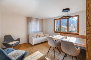 Chalet Spatz Garden near Oeschinen Lake with Sauna access