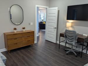 Cheerful 3BR 2BA House Minutes from Canyon Lake