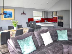 Oak Park One - Uk50062