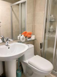 Skyline Stay with Pool, Gym, Sauna Poblacion Makati