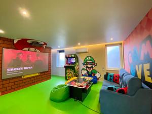 Retro Gaming Corner - Arcade Games - Jacuzzi - Sauna - Switch 2