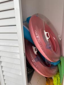 Modern boutique Studio with elevator & rooftop pool close to everything