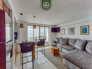 Oceanview 1 BR Condo 3 Min Away to the Beach