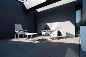 Sunny Penthouse with Mountain Views and 180 degrees Terrace