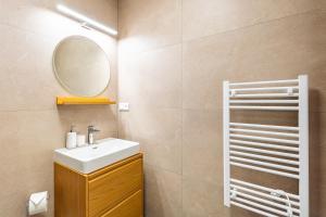 Green Jungle Studio - Balcony & Easy Center Access