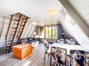 Ivory- Nurdachhaus direkt im Wald, Haustier- und Familienfreundlich