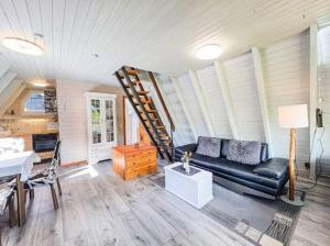 Ivory- Nurdachhaus direkt im Wald, Haustier- und Familienfreundlich