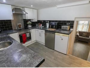 Chestnut Lodge - a woodland escape near the city!