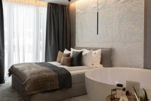 Gatsby - Private Spa Apartment with Jacuzzi & Sauna by Lion Apartments